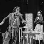 Flotats durante un ensayo de "El enfermo imaginario"