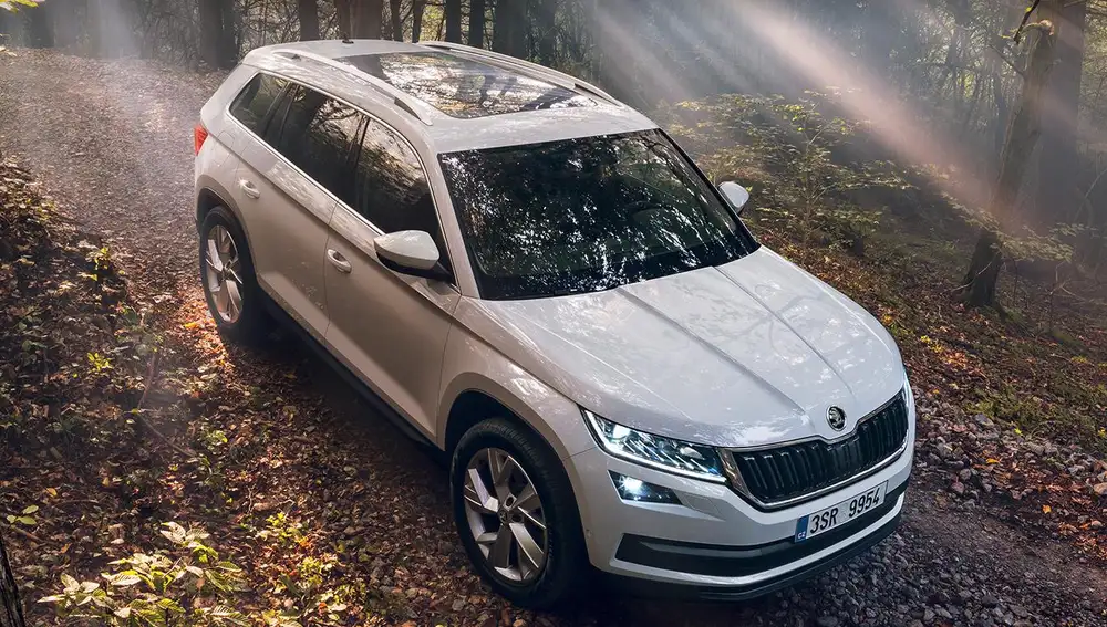 El ŠKODA Kodiaq es la combinación perfecta entre líneas esbeltas, curvas dinámicas y apariencia robusta.