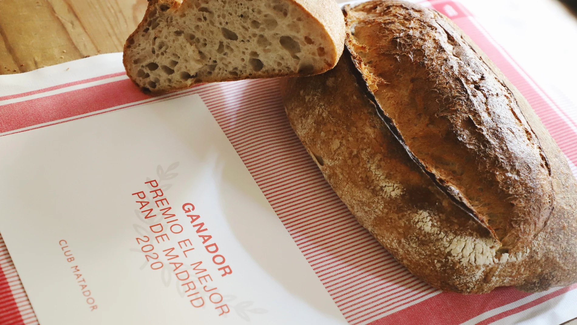 Esta hogaza de Ciento Treinta Grados se ha convertido en el mejor pan de Madrid
