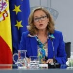 La vicepresidenta económica, Nadia Calviño, durante su intervención en la rueda de prensa posterior a la reunión del Consejo de Ministros