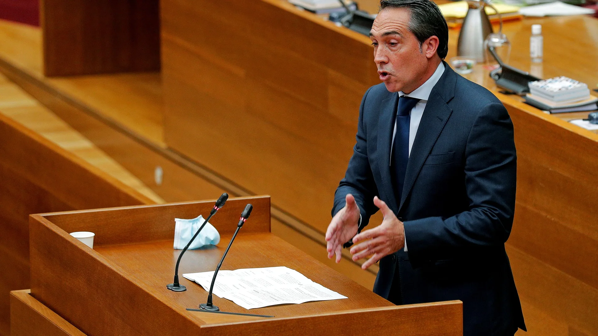 El diputado popular Rubén Ibáñez defiende ante el pleno de Les Corts la enmienda a la totalidad presentada por su grupo contra el proyecto de ley de Presupuestos de la Generalitat para 2021.