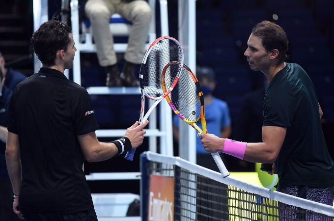 Dominic Thiem y Rafa Nadal se saludan después de su partido en las Nitto ATP Finals