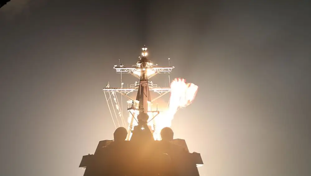 Un SM-3 Block IIA es lanzado desde el destructor "USS John Finn" DDG-113
