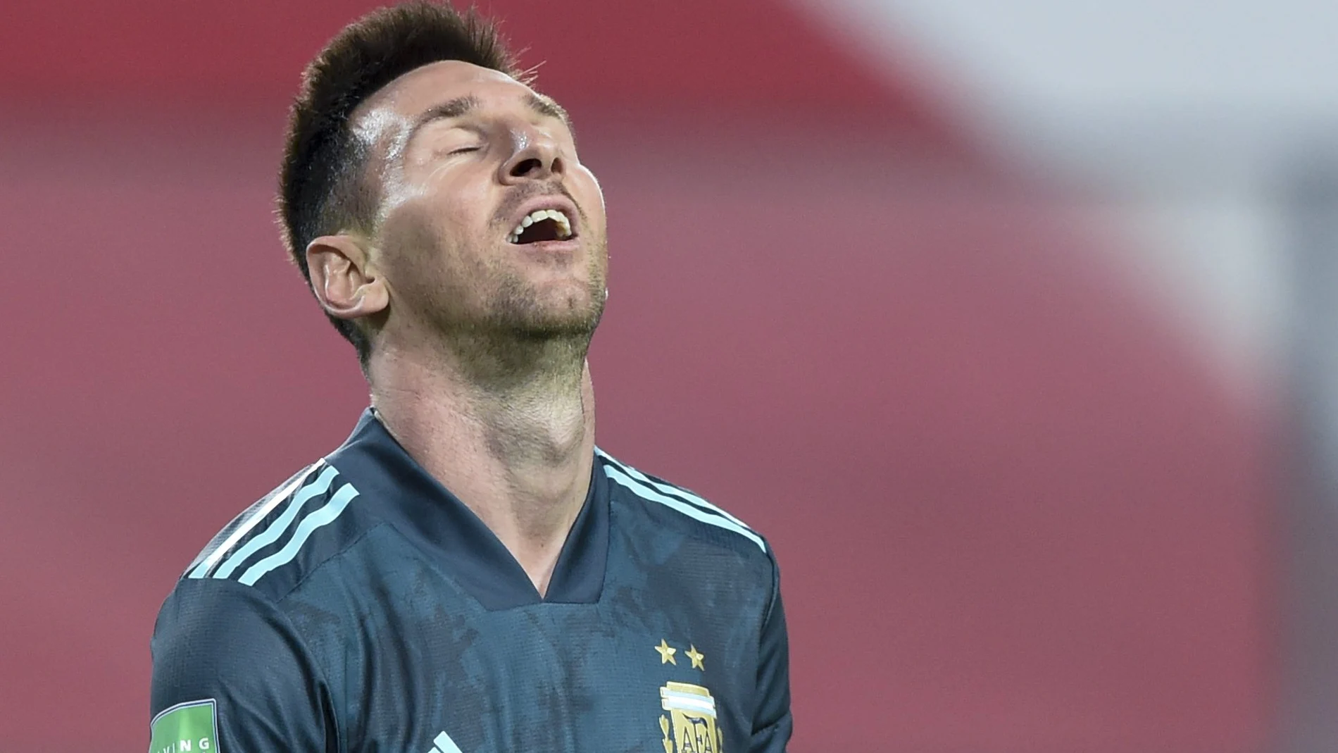 Messi volvió de argentina y siguió su polémica con el Barcelona