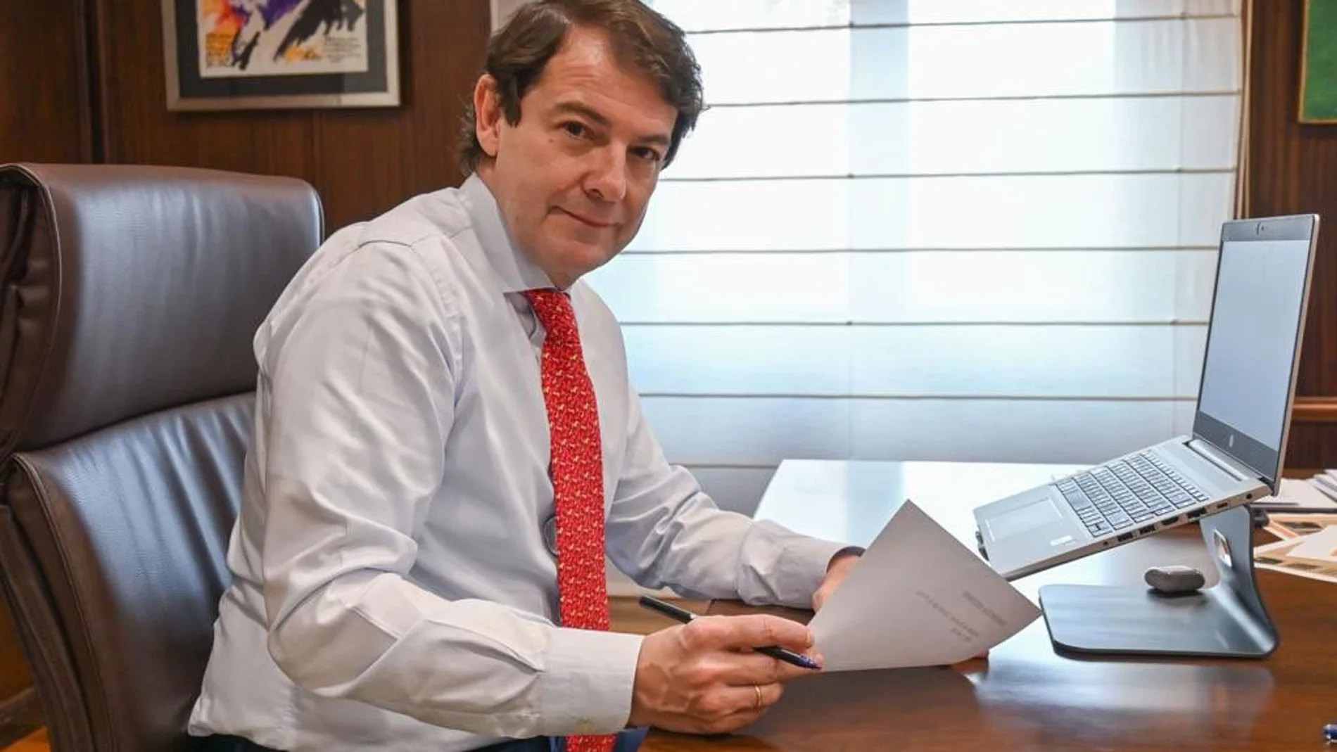 El presidente de la Junta, Alfonso Fernández Mañueco, envía una carta a Sánchez para pedir un Plan de Choque Nacional de ayudas a la hostelería