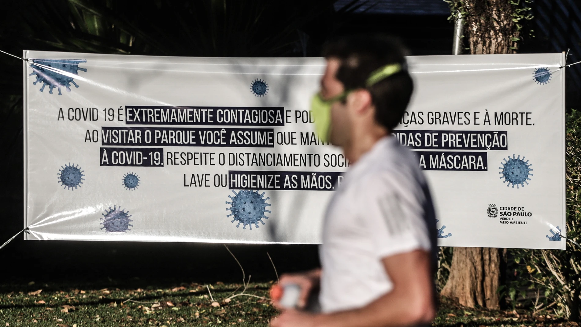 El Ministerio de Salud brasileño atribuyó a un “error humano” la publicación de un mensaje en sus redes sociales en el que recomendó el distanciamiento social