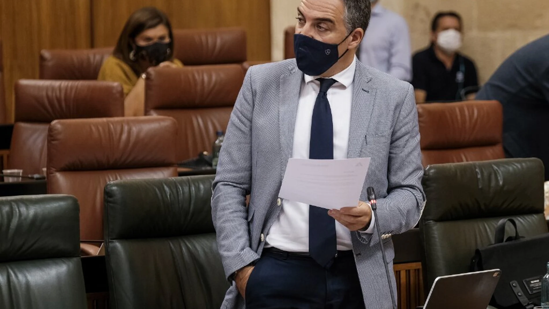 El consejero de la Presidencia, Elías Bendodo, en el Parlamento andaluz