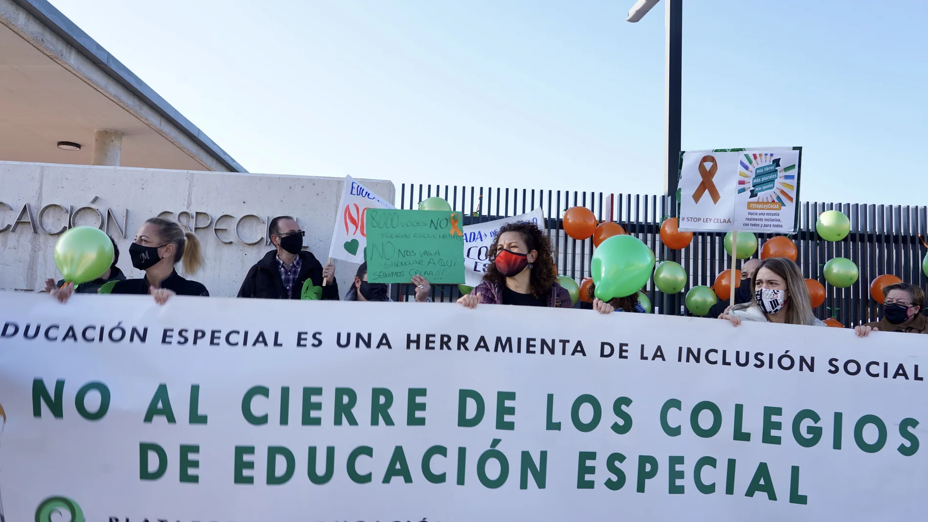La Asociación Ayuda a la Dependencia y Enfermedades Raras de Castilla y León apoya a las familias con hijos con discapacidad para que no se cierren los colegios de Educación Especial.