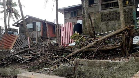 NI4005. BILWI (NICARAGUA), 19/11/2020.- Varias edificaciones destruidas tras el paso del hurac�n Iota hoy, jueves en Puerto Cabezas en Nicaragua. Brilla el sol en suelo nicarag�ense tras el paso del poderoso hurac�n Iota, pero hoy, contrario a los d�as posteriores al Eta, los �nimos no son optimistas en la ciudad de Bilwi, en la costa Caribe de Nicaragua, una de las m�s afectadas por el impacto de ambos ciclones, con apenas 13 d�as de diferencia. EFE/ Erika P�rez