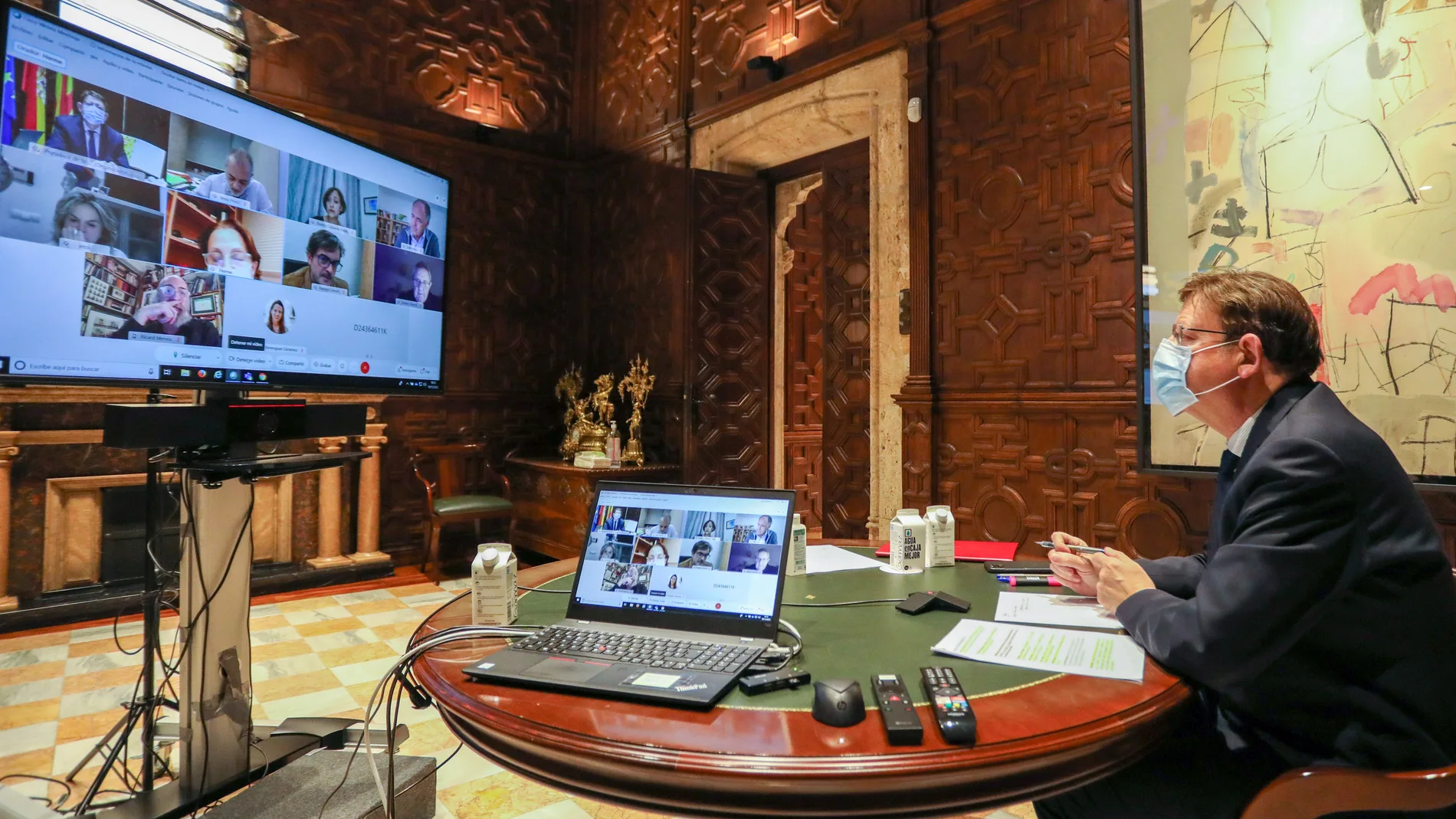 El presidente de la Generalitat, Ximo Puig, en una videoconferencia con una decena de expertos celebrada esta misma tarde