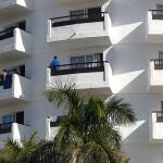 Fachada y balcones del hotel Waikiki donde han acogido a decenas de inmigrantes. zar durante meses. Europa Press