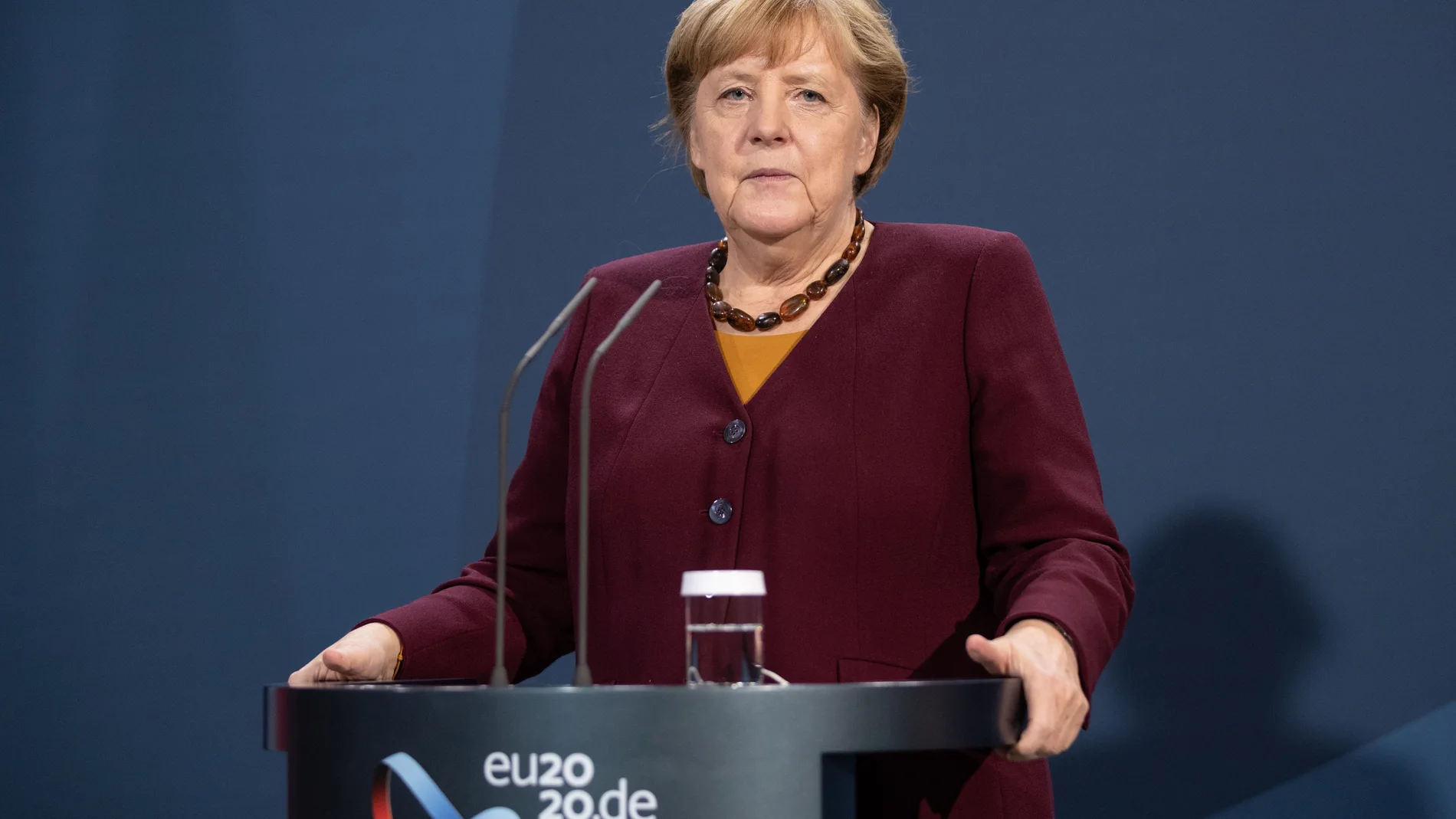 Berlin (Germany).- German Chancellor Angela Merkel gives a press statement after an EU Summit video conference, in Berlin, Germany, 19 November 2020. (Alemania) EFE/EPA/ANDREAS GORA / POOL