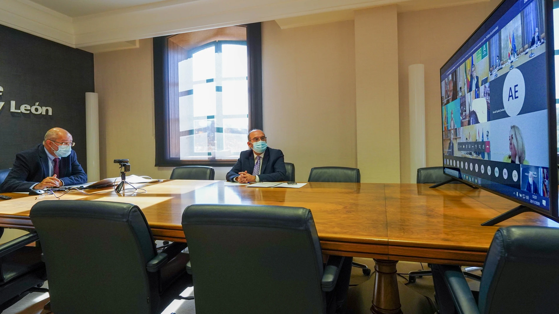 Francisco Igea junto a Antonio Calonge durante la reunión telemática