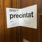 La entrada del piso precintado