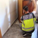 La Policía Nacional interviene 16 kilos de marihuana en el zulo de un chalet