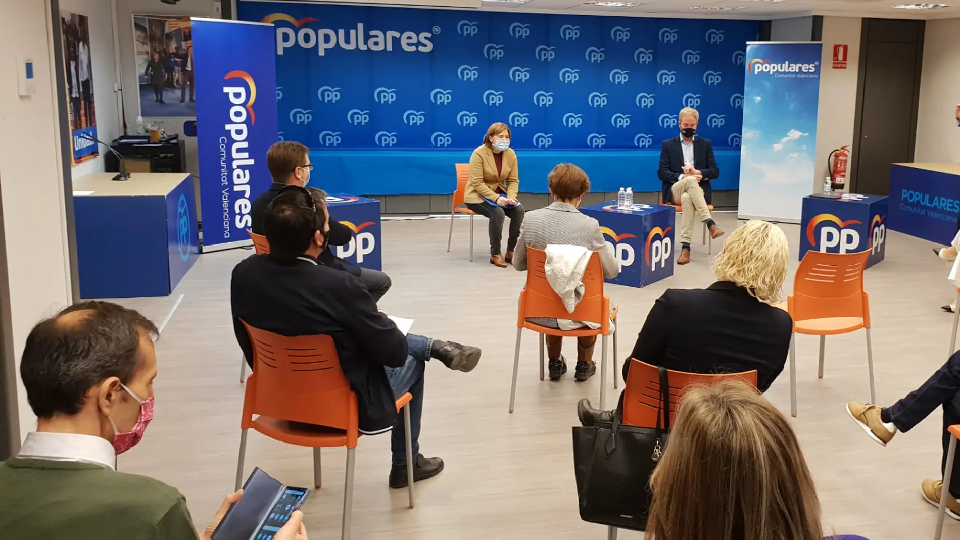 La presidenta del PPCV, Isabel Bonig, se reúne con sindicatos educativos, patronal, inspectores y asociaciones de padres y alumnos de la enseñanza pública y concertada