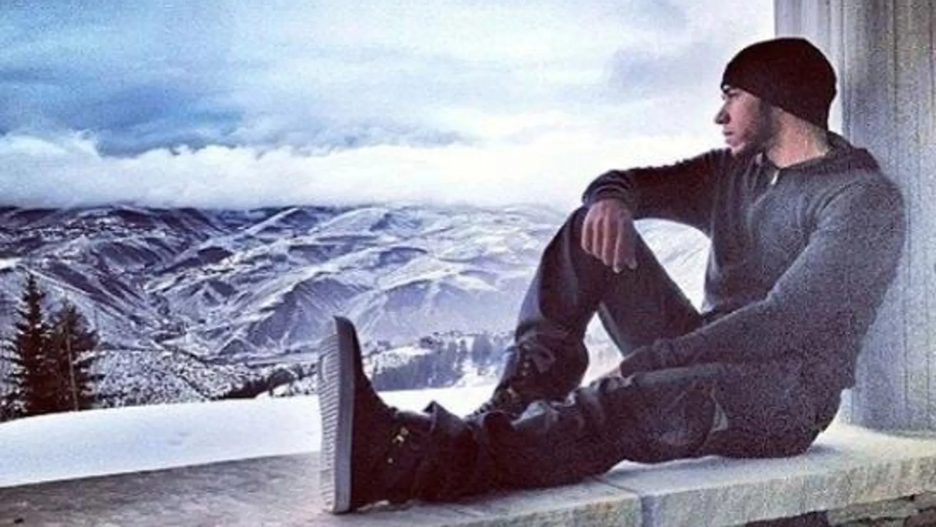 Lewis Hamilton disfrutando de las montañas