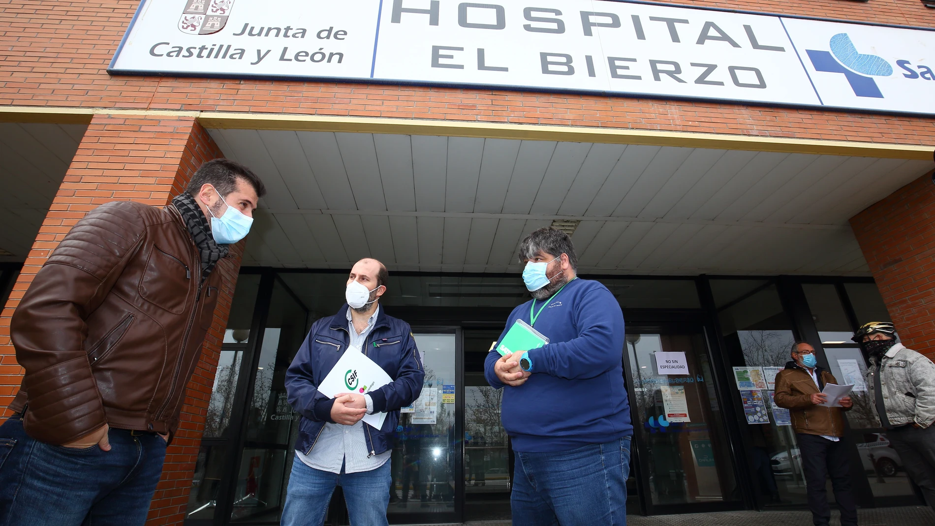 Luis Tudanca durante la visita que ha realizado al Hospital del Bierzo de Ponferrada