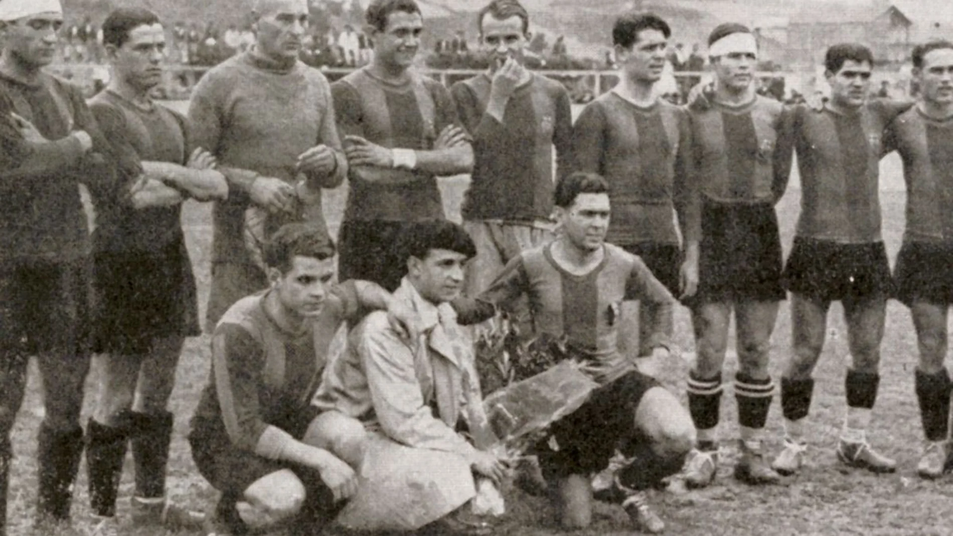 La plantilla del Barça, en el último partido de la Liga 1928/29