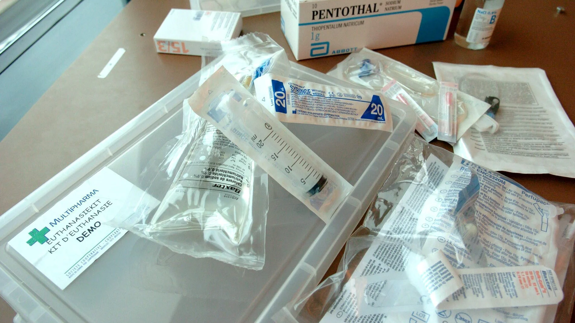 "kit de eutanasia" que ha comenzado a venderse en algunas farmacias de Bélgica, dirigido sólo a profesionales para la medicina.