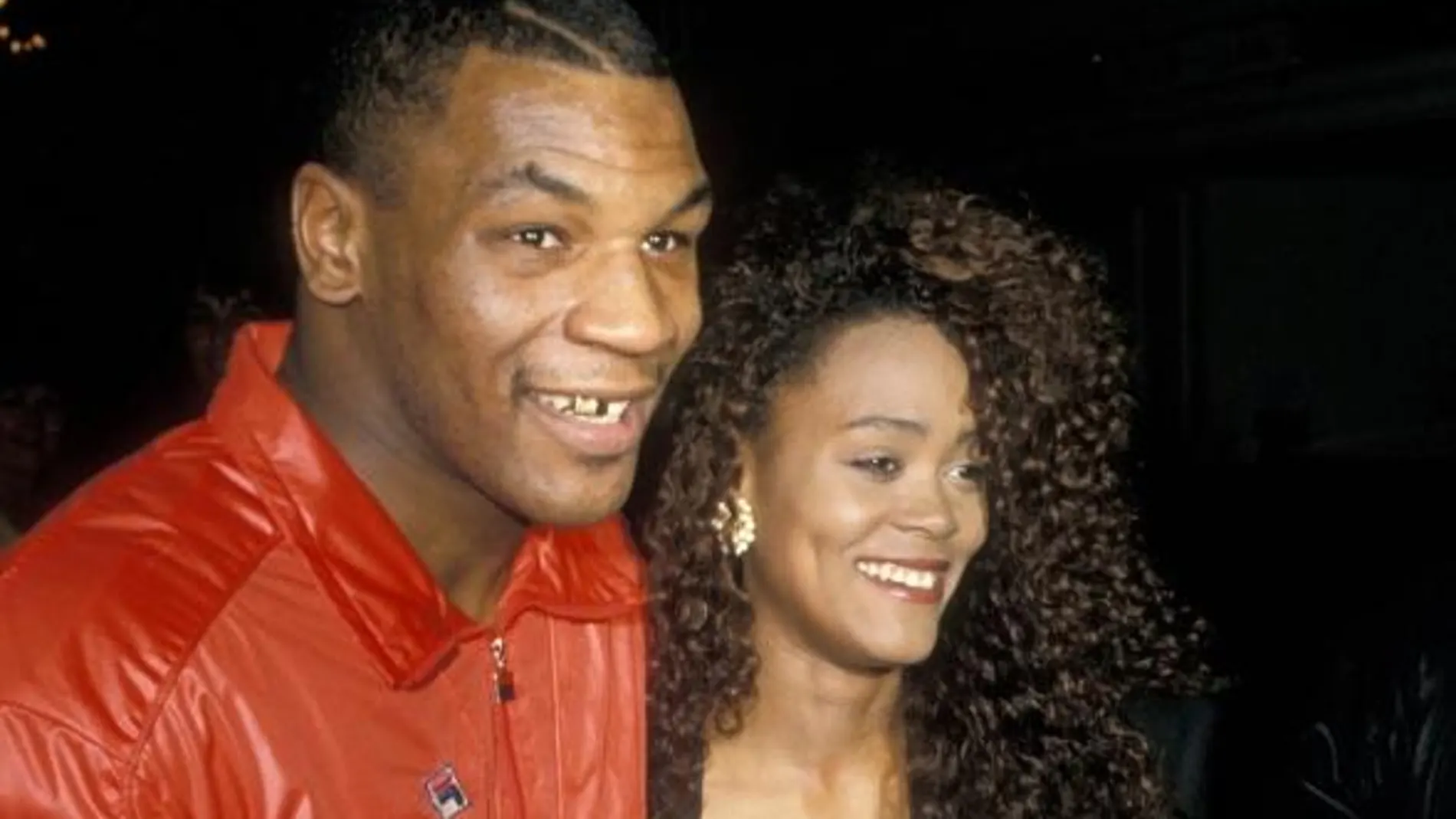Mike Tyson junto a la que era su mujer en 1990, Robin Givens