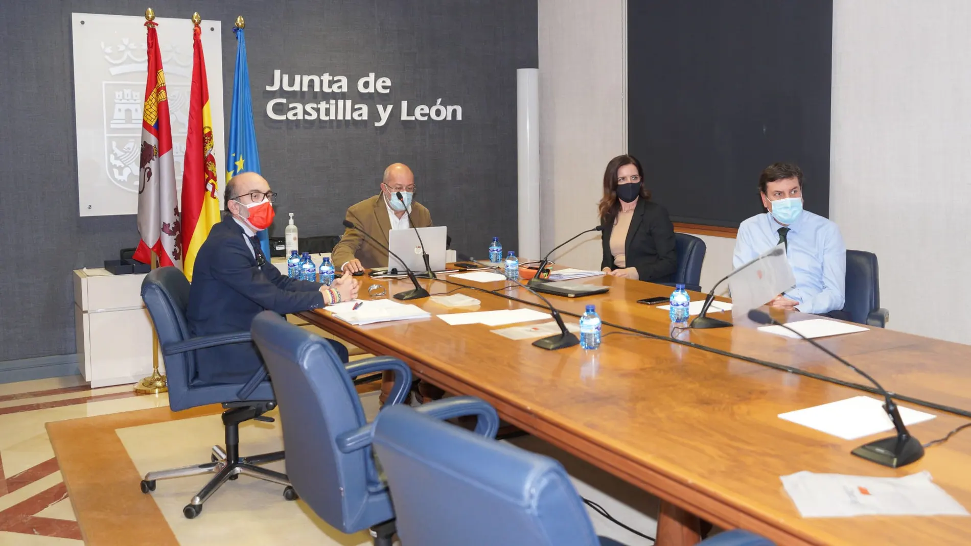 Francisco Igea, Javier Ortega, Ana Carlota Amigo y Carlos Fernández Carriedo, en el encuentro telemático con representantes de la hostelería de la Comunidad