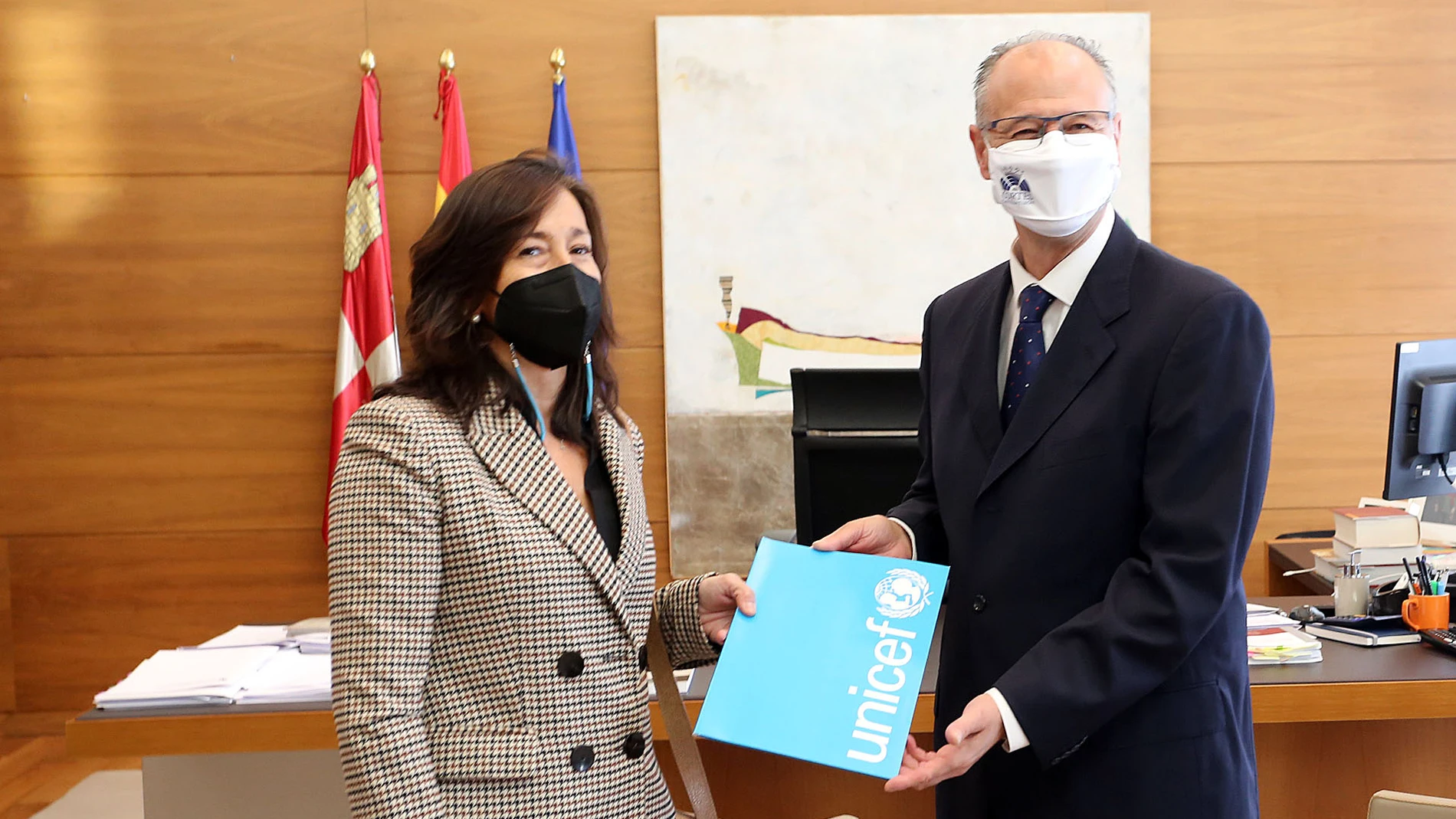 El presidente de las Cortes de Castilla y León, Luis Fuentes, recibe a la presidenta de Unicef Comité Castilla y León, Eugenia García Rincón, con motivo de las iniciativas que lleva a cabo el Parlamento en materia de Infancia