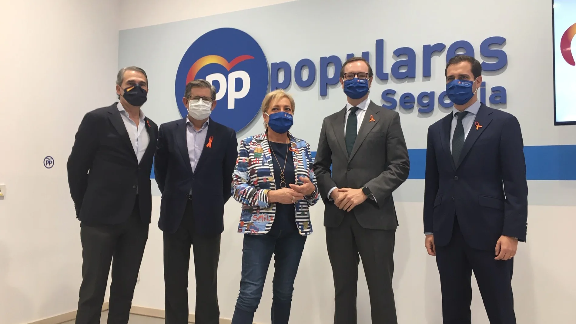 Los senadorees y diputados del PP, Javier Maroto, Paloma Sanz, Pablo Pérez Coronado, Juan José Sanz Vitorio y Jesús Postigo, en Segovia