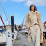 Este es el abrigo de Pull&Bear perfecto para las mujeres de más de 50 años.