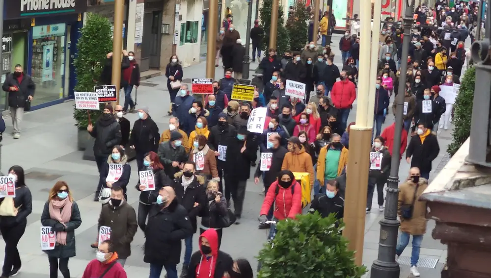 Los hosteleros toman las calles de Valladolid en defensa de su futuro