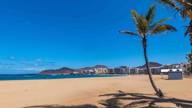 Playa de las Canteras, ubicada en Las Palmas de Gran Canaria