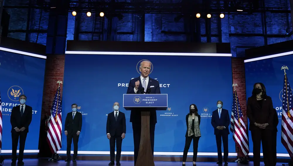 Joe Biden, acompañado de Kamala Harris y sus principales asesores de Seguridad Nacional y Política Exterior