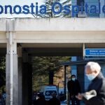 Vista del Hospital Donostia, que afronta, "tensionado" y con el personal "exhausto", aunque sin llegar al "desbordamiento", esta segunda ola de la pandemia como centro de referencia de Guipúzcoa, un territorio que ha alcanzado en octubre y noviembre tasas de incidencia muy superiores a las de primavera.