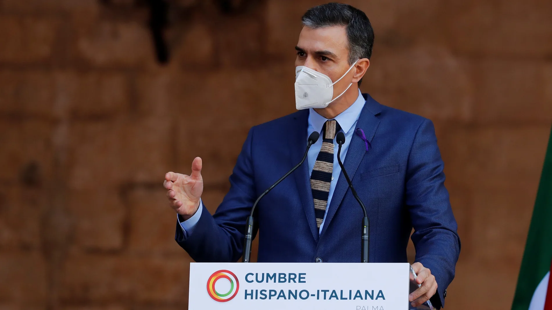 El presidente del Gobierno, Pedro Sánchez, comparece ante los medios en el marco de la XIX Cumbre bilateral de España e Italia, celebrada este miércoles en el Palacio de la Almudaina en Palma de Mallorca
