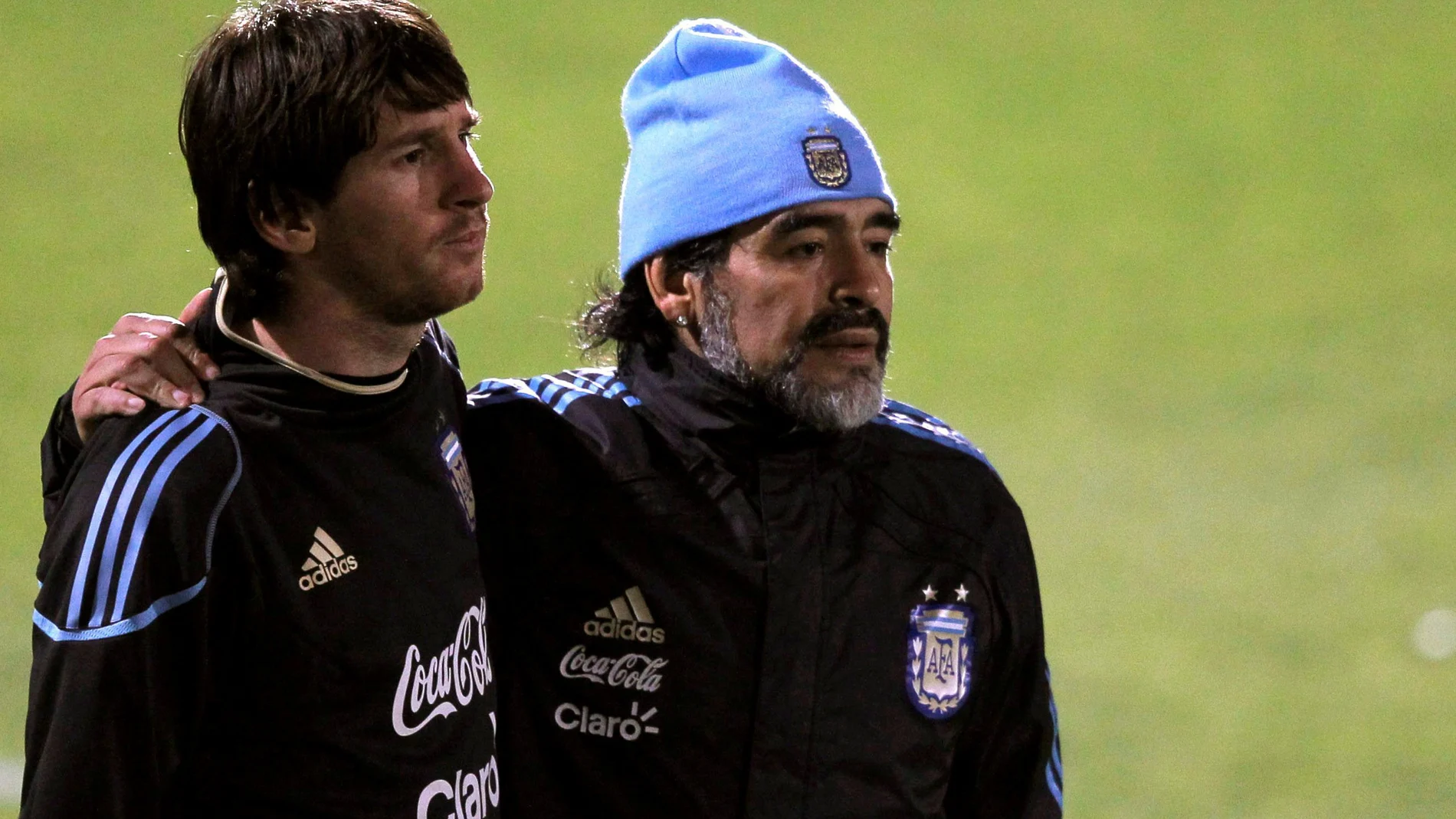 Messi y Maradona, durante la época en la que el "Pelusa" entrenaba a la "Pulga" en la selección argentina