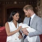Del racismo al suicidio: las 5 revelaciones de Meghan y Harry que ponen en jaque a la familia real británica