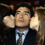 Giannina y Dalma, con su padre, Diego Armando Maradona