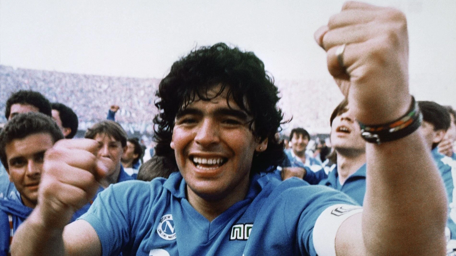 Maradona, con la camiseta del Nápoles