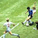 Diego Armando Maradona durante el partido de cuartos frente a Inglaterra en México 86