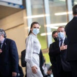 La Reina Doña Letizia (c), durante su salida de la primera edición del congreso Tourism Innovation Summit, tras inaugurarlo. En Sevilla (Andalucía, España), a 25 de noviembre de 2020.25 NOVIEMBRE 2020María José López / Europa Press25/11/2020