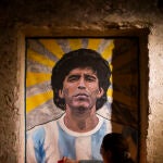 Altar de Maradona con velas en el Restaurante argentino Piantao en Madrid