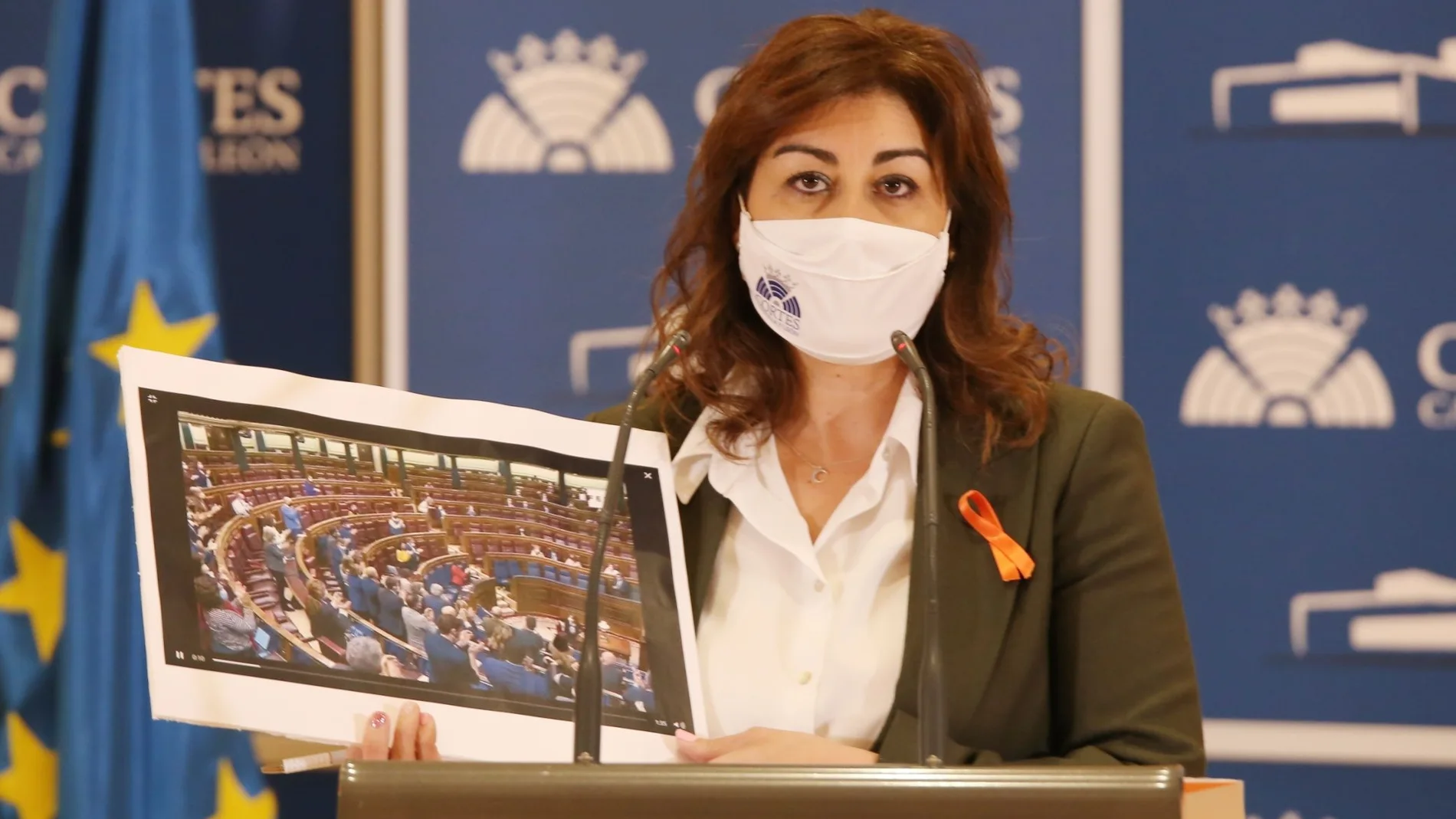 La procuradora de Ciudadanos, Marta Sanz, atiende a la prensa