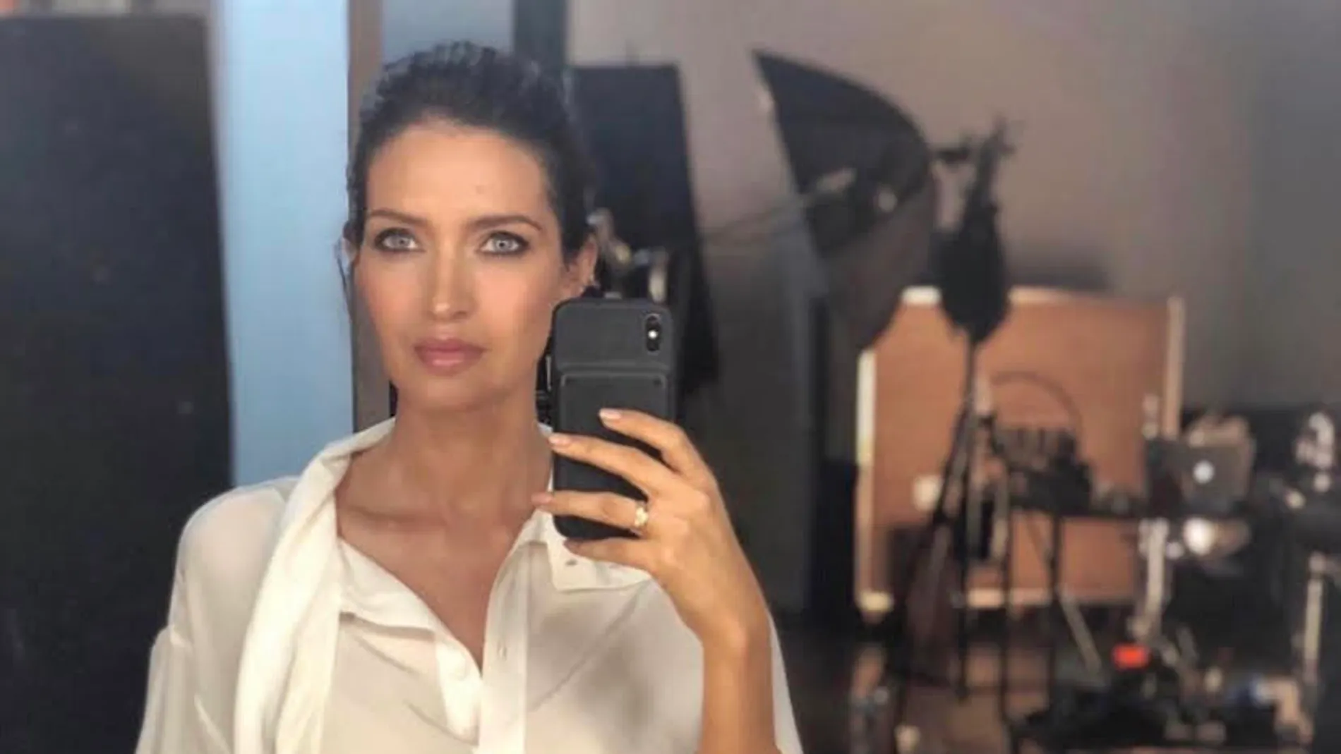 Sara Carbonero y el perfecto look de básicos.