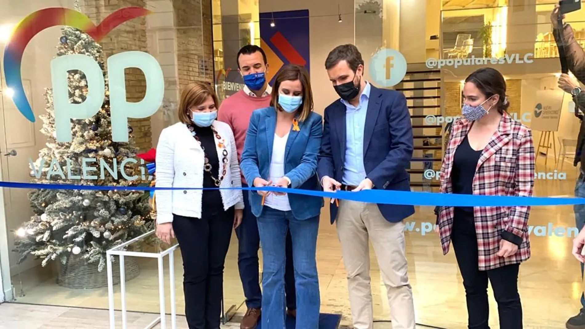 Pablo Casado, junto a María José Catalá, Isabel Bonig y Belen Hoyo, ha inaugurado la sede del PP de la ciudad de Valencia