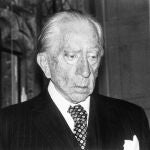 FILE - This 1975 file photo shows oil billionaire, Jean Paul Getty, America's richest expatriate, at his home at Guildford, Surrey, England. A man has been found dead at the Hollywood Hills home of Andrew Getty, grandson of the late J. Paul Getty and heir to the Getty oil fortune - but they havenít confirmed that it is Getty. Los Angeles police Officer Jack Richter says officers went to the home shortly after 2:15 p.m. Tuesday, March 31, 2015, after a woman called to say someone in the house had died. (AP Photo/David Caulkin, File)