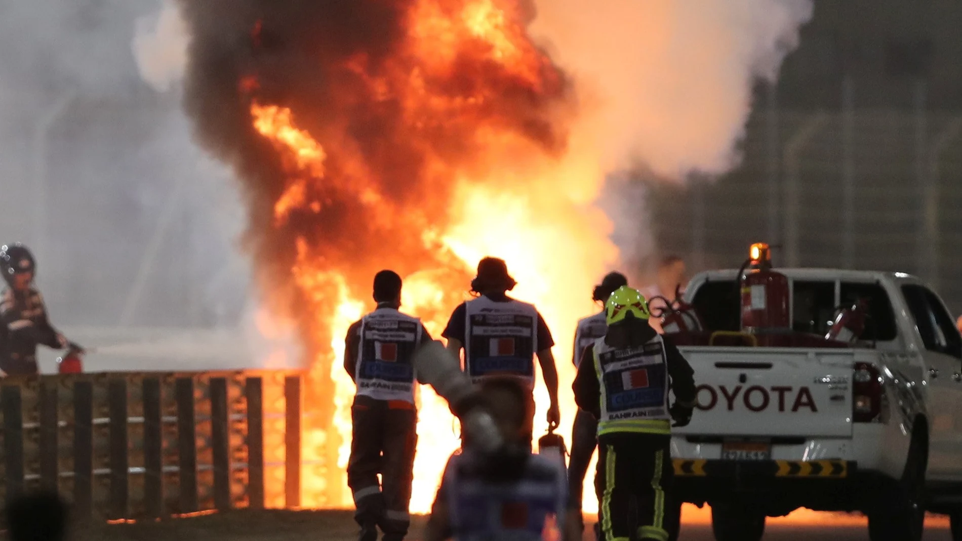 Grosjean salió con vida con su coche quemándose