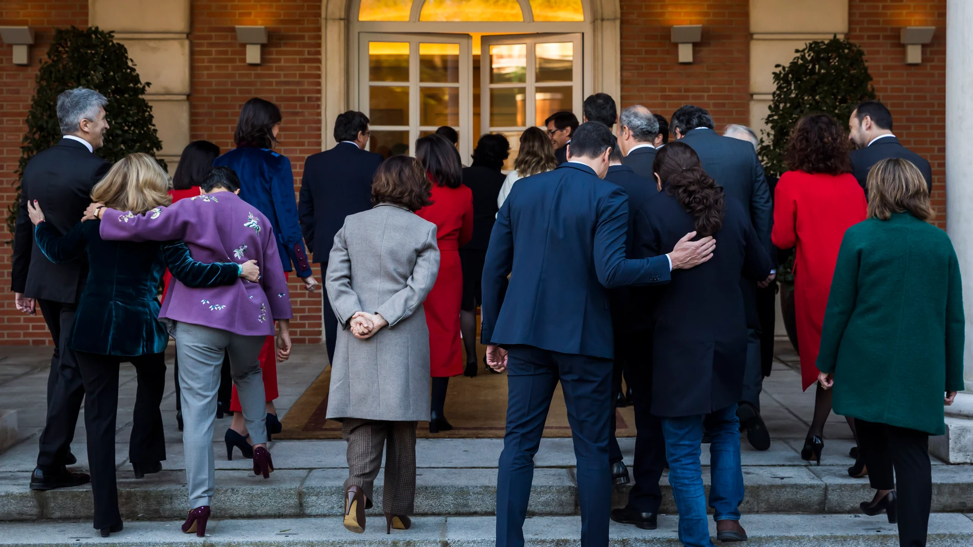 a tradicional imagen de los ministros al completo en la escalinata de Moncloa que marca el comienzo de la andadura de la legislatura de cada Gobierno