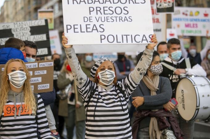 Más de un millar de autónomos protestan en Salamanca