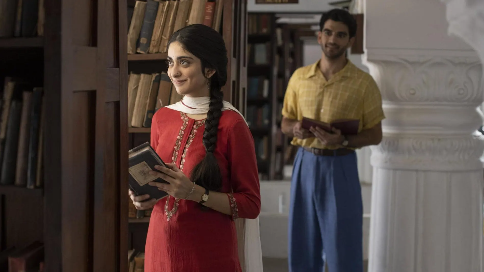 En "A suitable boy", una joven hindú escapa de su matrimonio concertado para conocer a un estudiante musulmán