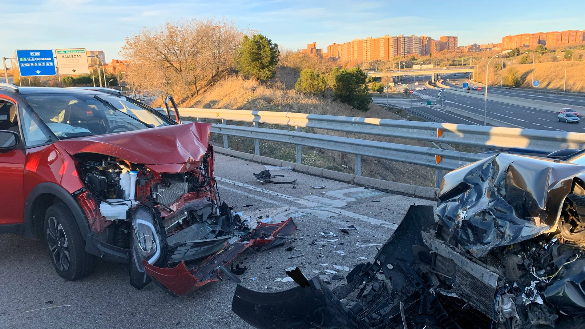 Estado en que han quedado los coches tras la colision frontal